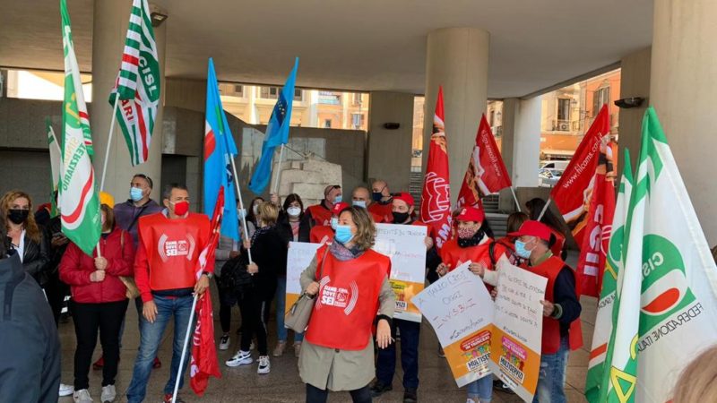 Appalti pulizie, la protesta dei seimila lavoratori per il contratto scaduto da sette anni