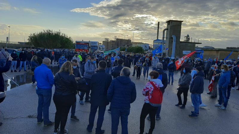 Porto Torres, sciopero dell’area industriale. Cgil, Cisl e Uil scrivono a Conte